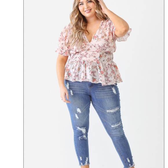 NEW Plus Size Peach Floral Chiffon Puff Short Sleeve Flare Hem Top - Picture 6 of 7